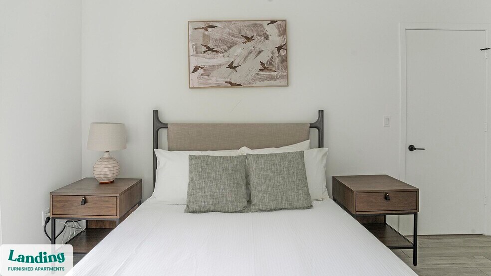 Building Photo - 301 SW 1st Ave