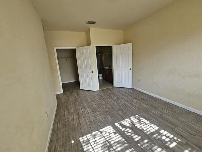 Building Photo - 3255 NW 31st Terrace
