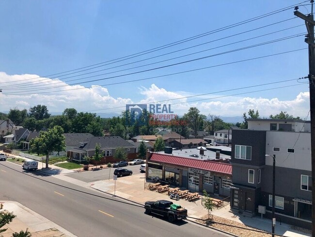 Building Photo - 4922 Lowell Blvd