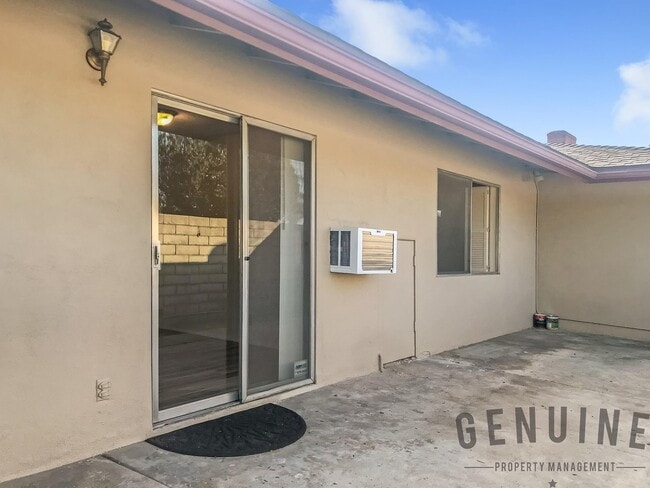 Building Photo - 1107 W Memory Ln