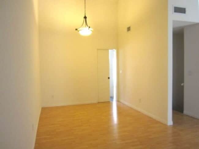 Building Photo - La Mesa "Near SDSU" Spacious 2BR/2BA Condo...