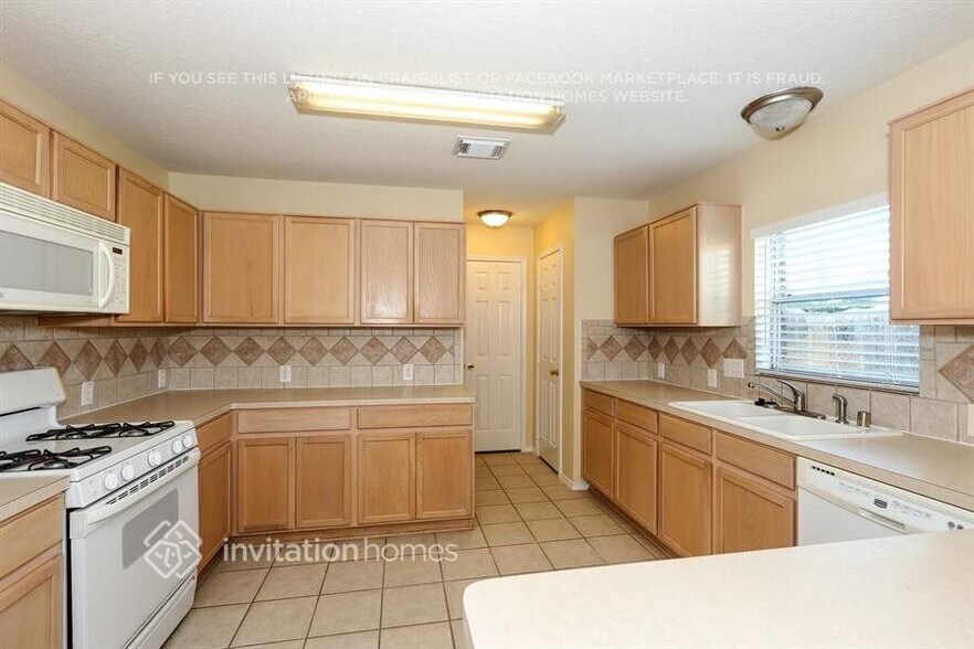 Building Photo - 21407 Somerset Park Ln