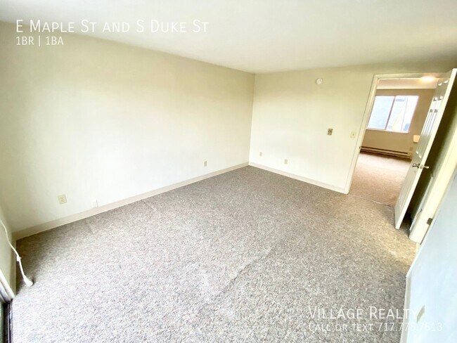 Building Photo - 461 E Maple St