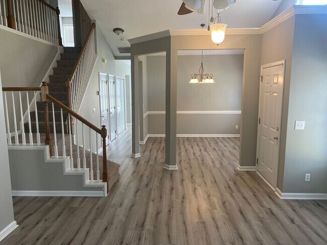 Building Photo - Spacious 3-bedroom home located in Charlotte. $300 off on two months' rent!