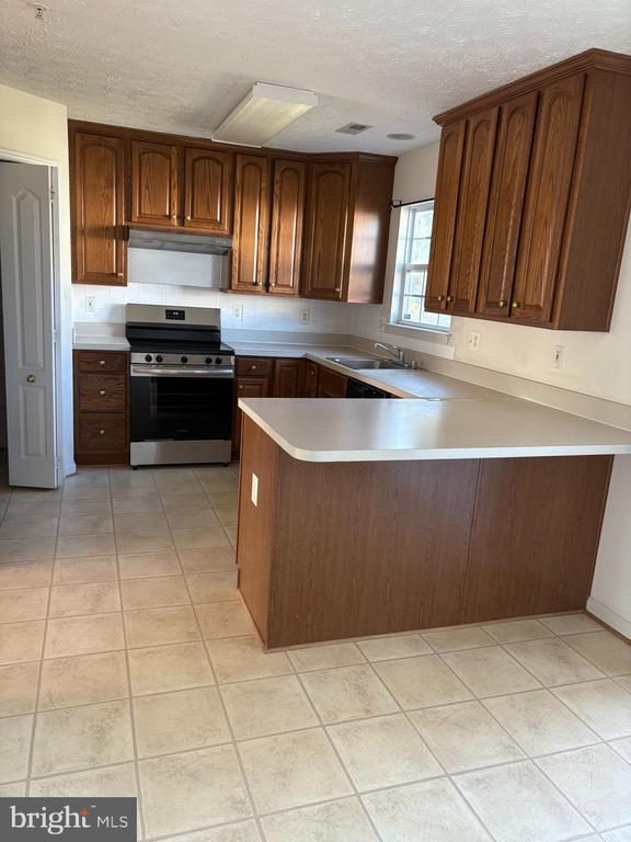 Building Photo - 8817 Hawthorne Ct