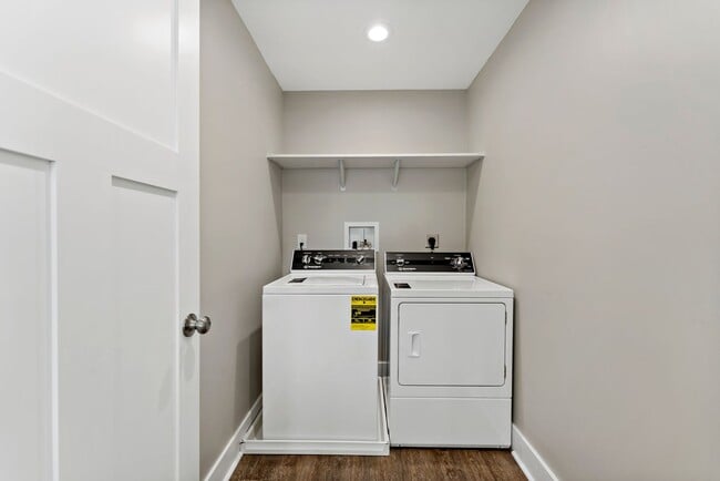 Building Photo - Luxury New Construction Home for Rent in Pittsburgh (Westwood/Oakwood Area)