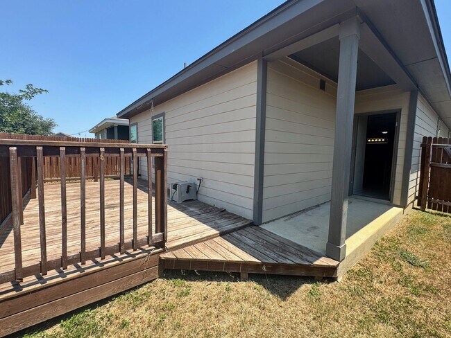 Building Photo - Move-In Ready Modern 4-Bedroom 2 Bath Home in South SA Near Palo Alto College