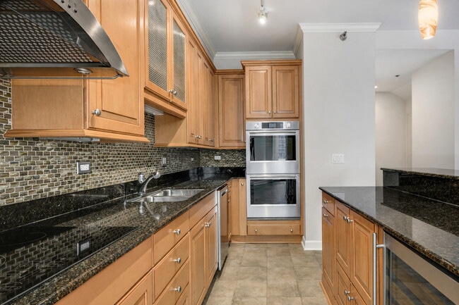 Building Photo - 1335 S Prairie Ave