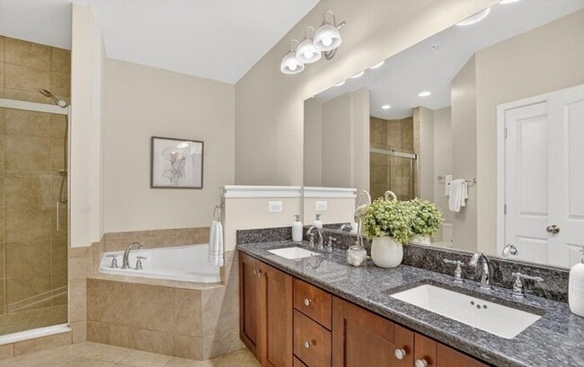 Building Photo - Modern 3BR Townhome with Rooftop Terrace & Garage in Old Town Commons