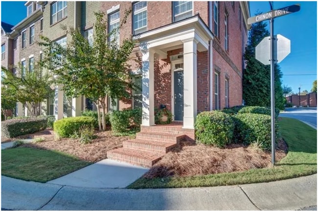 Building Photo - Bright End-Unit Townhome in Prestigious Johns Creek School District