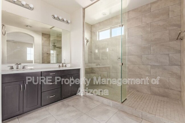 Building Photo - 2902 E Ebony Dr