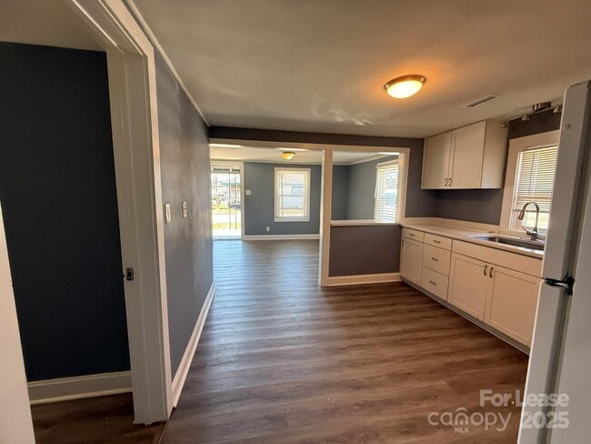 Building Photo - 3216 Boyd St