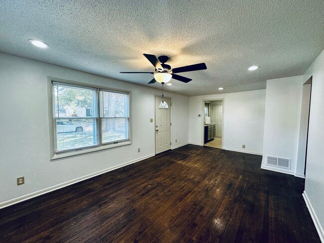 Building Photo - {8146} Charming Waldo Ranch + Hardwood Flo...
