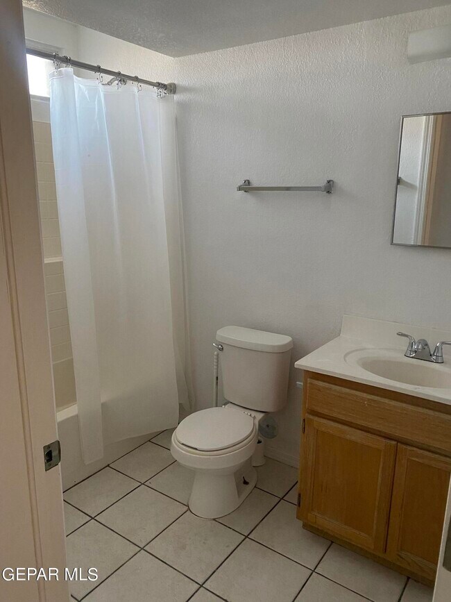 Building Photo - 11050 Breeze Ct