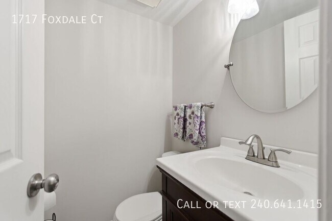 Building Photo - 1717 Foxdale Ct