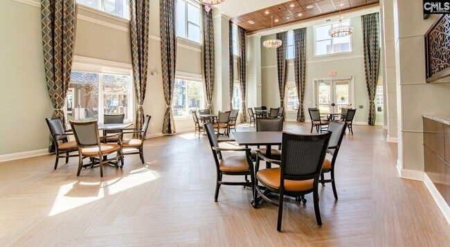 Building Photo - 440 Town Center Pl