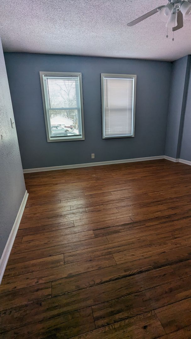Building Photo - 3 bedroom/2 bath home