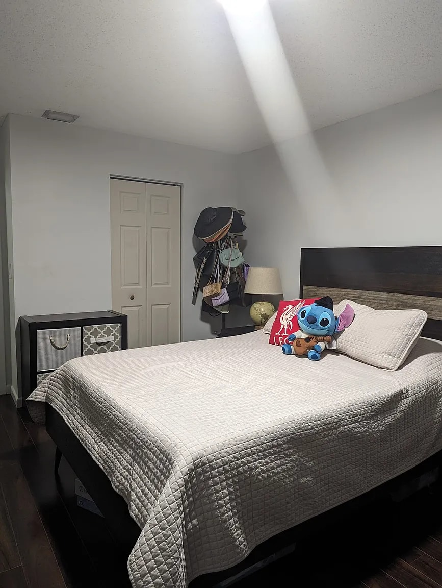 Primary bedroom - 13928 SW 52nd Ln