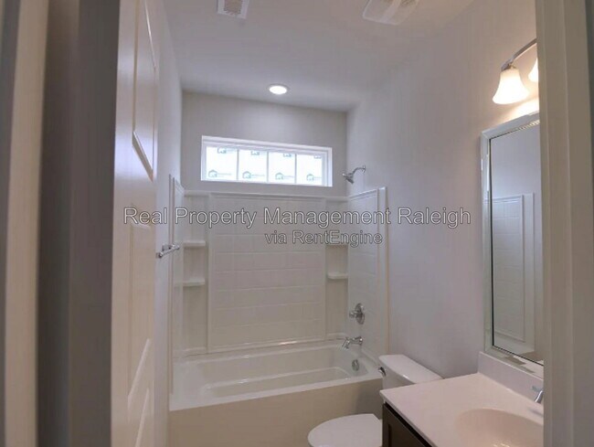 Building Photo - 802 Laurel Gate Dr
