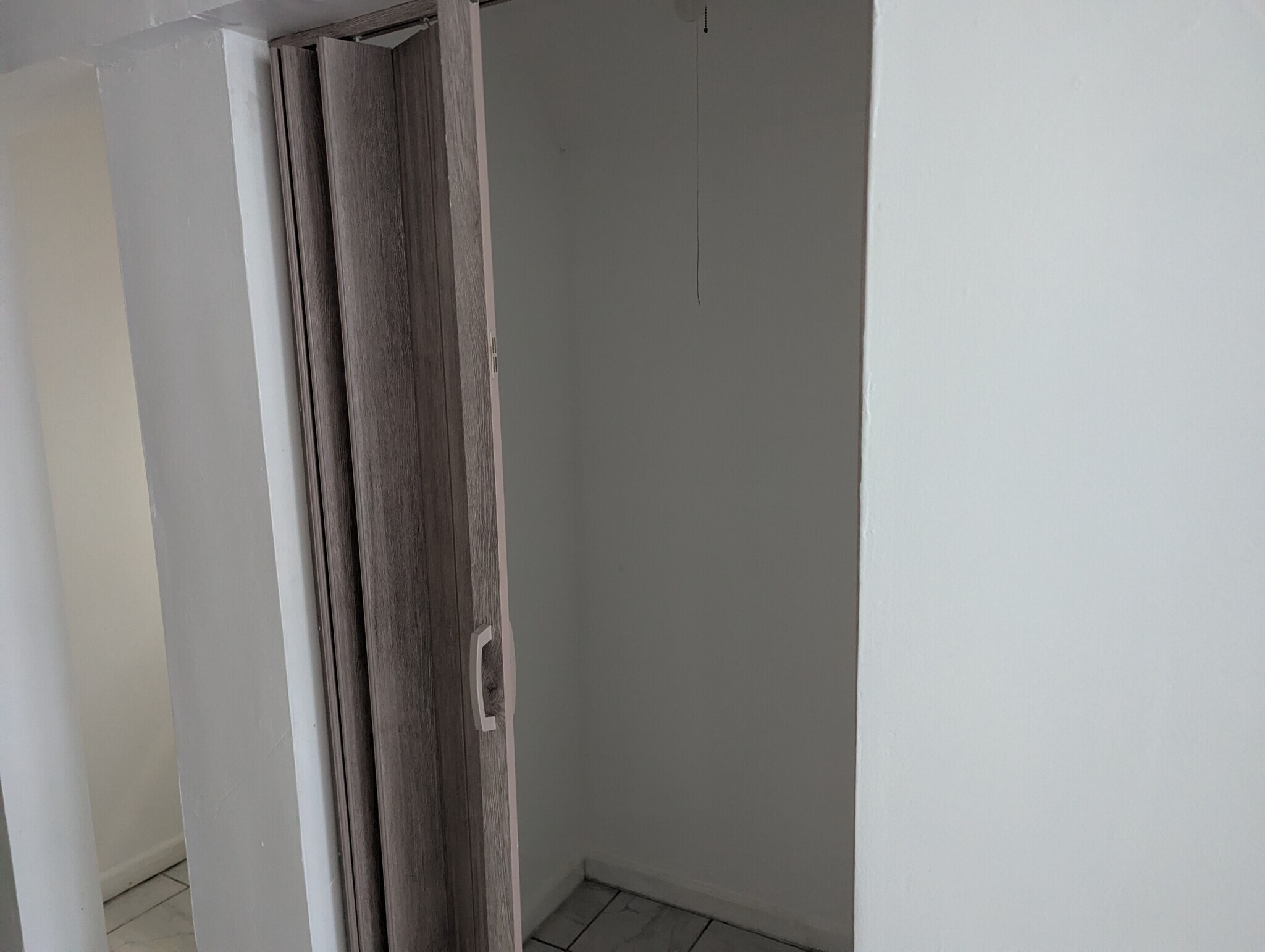 Building Photo - 1318 S Kolin Ave