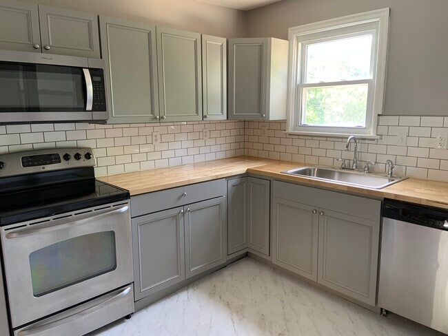 Building Photo - 2050 New Linden Rd