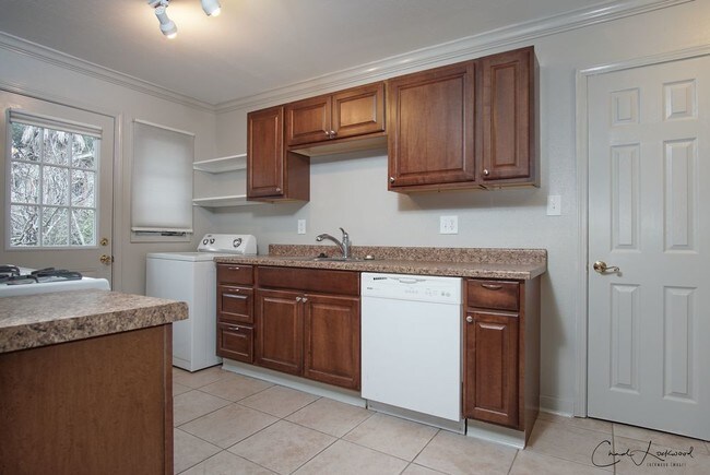 Building Photo - 409 Dudley Dr