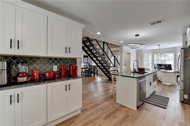 Building Photo - 6604 Destiny Dr SE