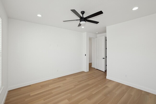 Building Photo - 10424 Tierra Santa Dr