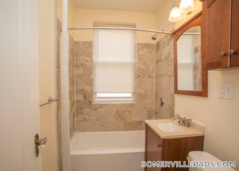 Building Photo - 136 Highland Ave