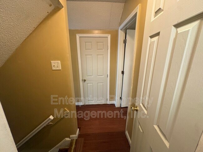 Building Photo - 3182 Casann Cove