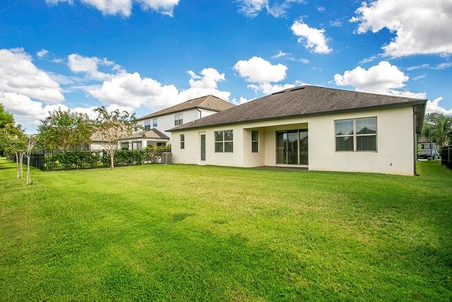 Building Photo - Spacious 4 Bed 3 Bath Home