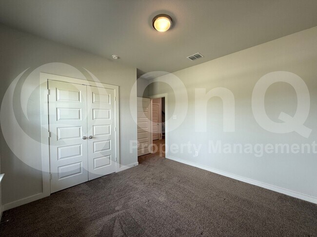 Building Photo - 405 Loganberry Dr