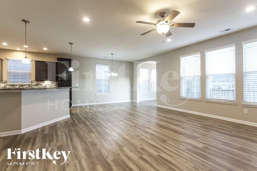 Building Photo - 1341 Blackthorne Trail N