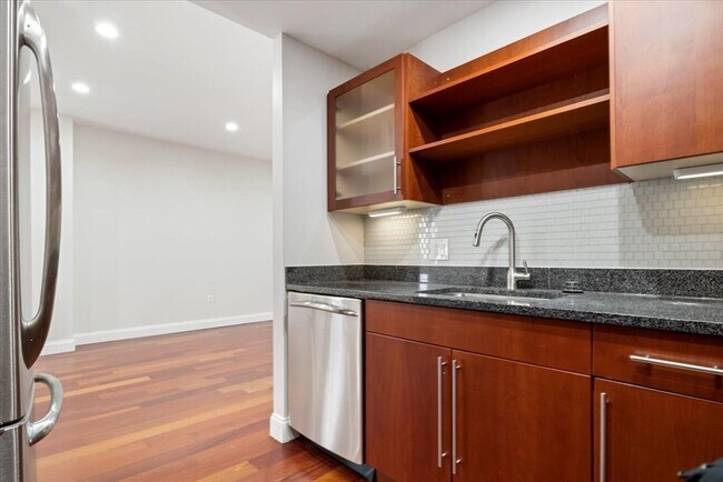 Building Photo - 24 Second St