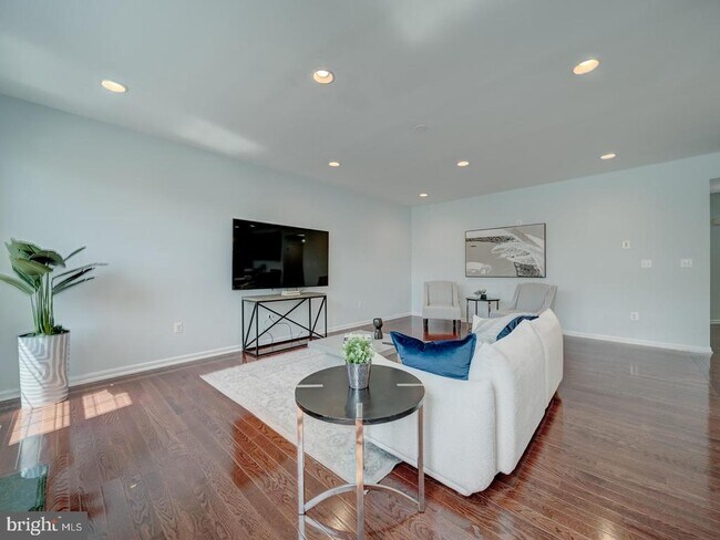 Building Photo - 43320 Barnstead Dr