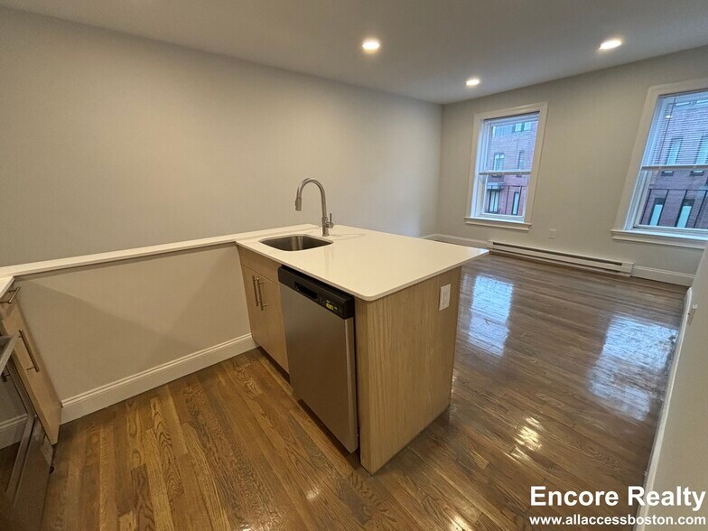 Building Photo - 531 Beacon St