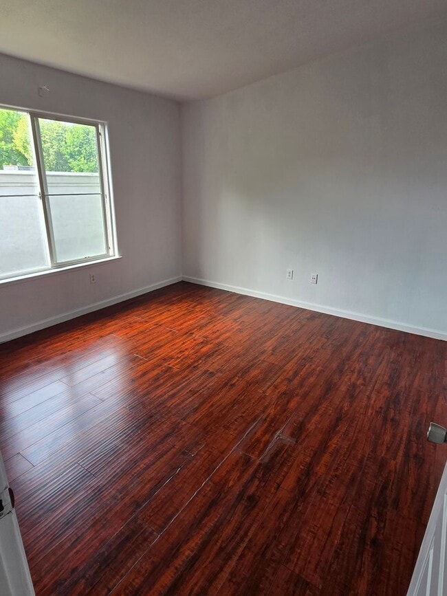 Building Photo - Beautifully Remodeled Tri Story Home located in a Gated Community ...