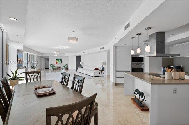Building Photo - 200 Sunny Isles Blvd