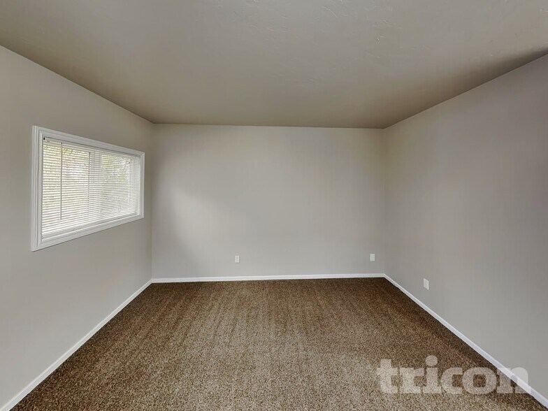 Building Photo - 1581 SW Woodland Terrace