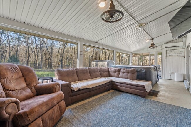 Building Photo - 158 Arlington Dr