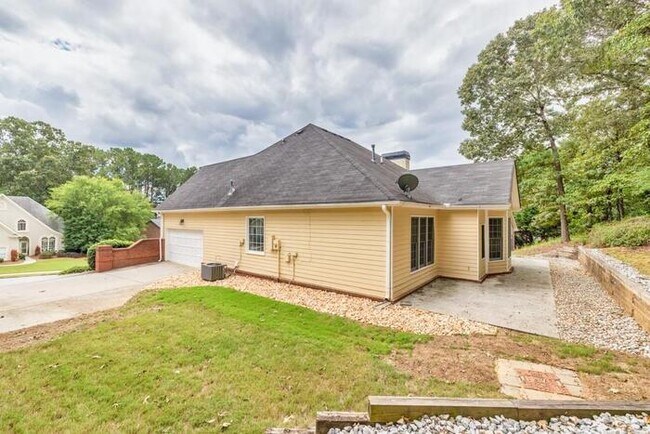 Building Photo - House 4 Beds 2 Baths