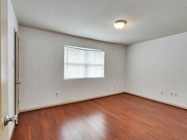 Building Photo - 1701 Upland Dr