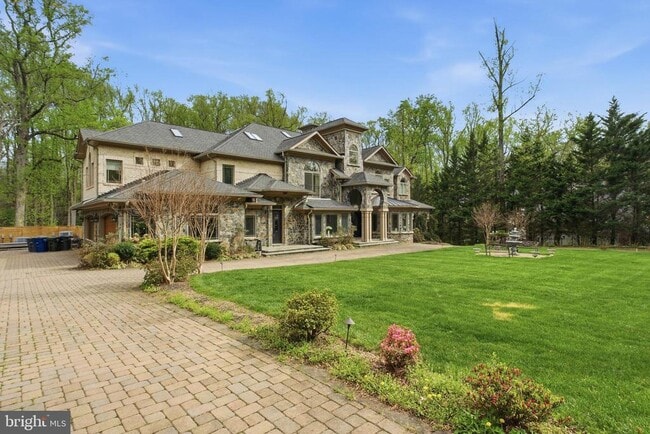 Building Photo - 8735 Brook Rd