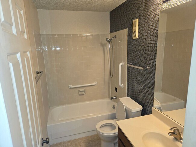 Building Photo - Two bedroom two bath gated Community Condos off Medical Drive close to I 10 & Babcock.