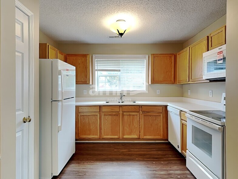 Building Photo - 213 Brenley Ln