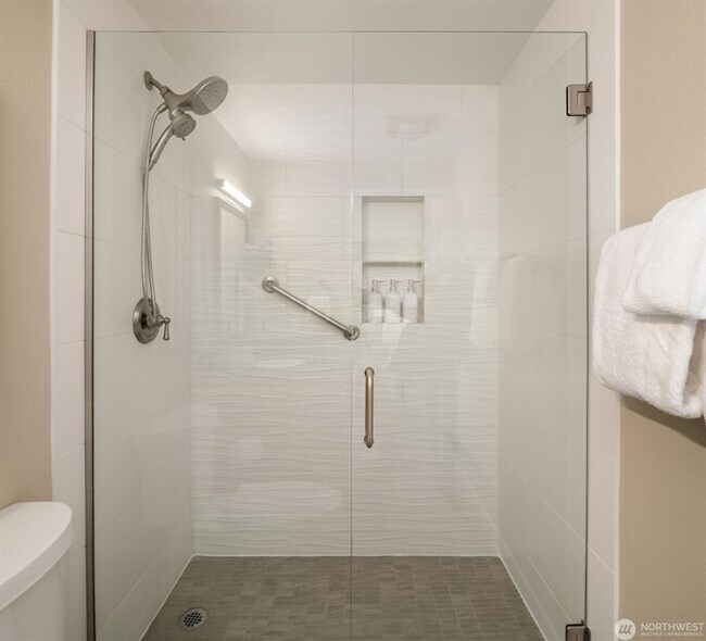 Building Photo - 2bd/1.75ba Kirkland Condo