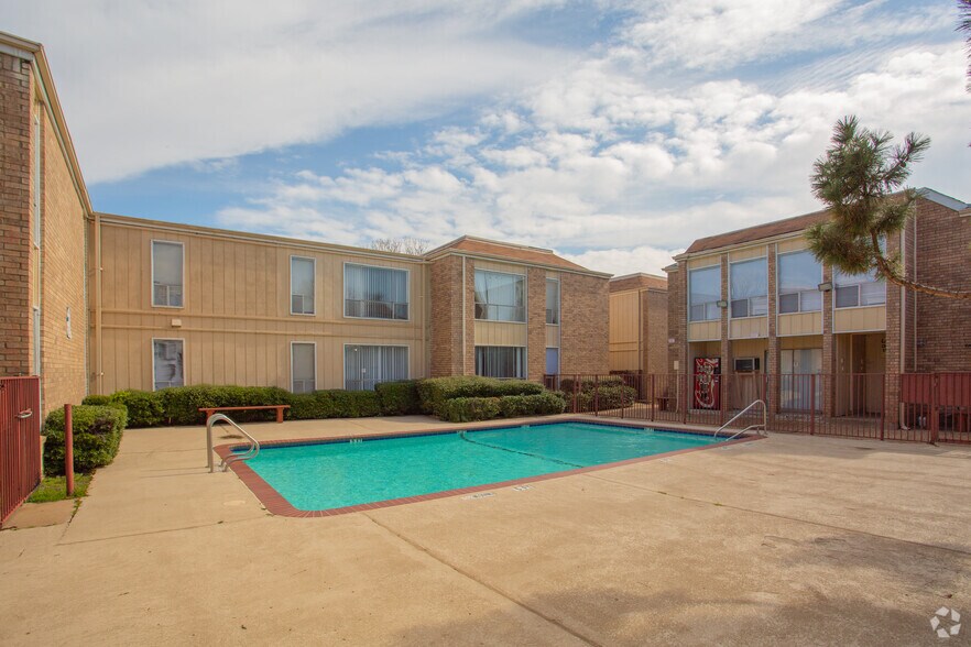 Delujo El Morocco 3201 Finley Rd Irving TX 75062 Apartment Finder