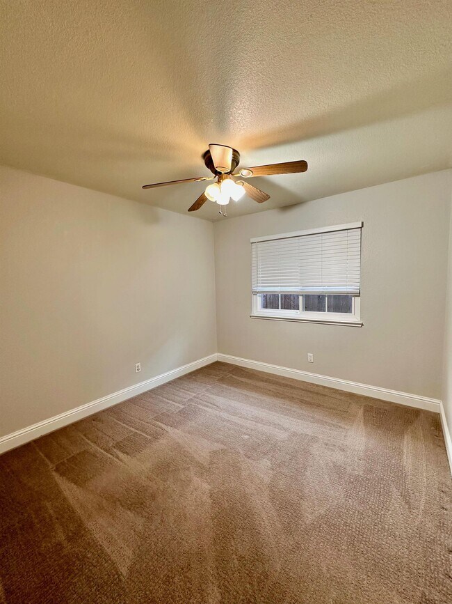 Building Photo - 148 Castlemont Dr