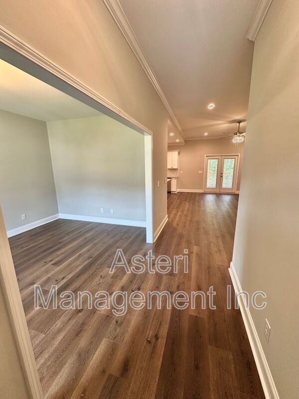 Building Photo - 113 Lasso Drive