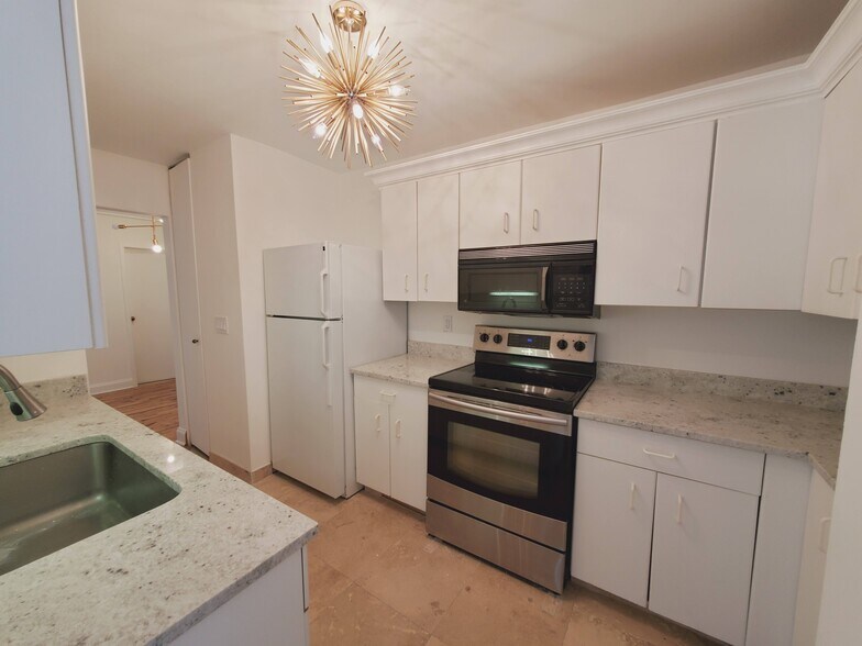 Building Photo - 401 E Ontario St